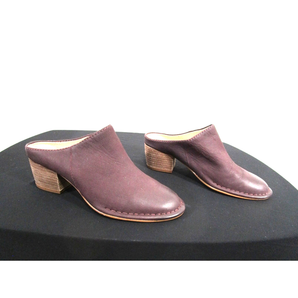 EUC! Clarks Spiced Isla Aubergine Leather Med. Heel Mules Women 7 M - Picture 1 of 10